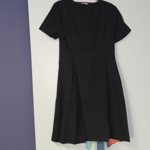 3/30 Black short sleeved dress with color insert - Picture 3 of 4